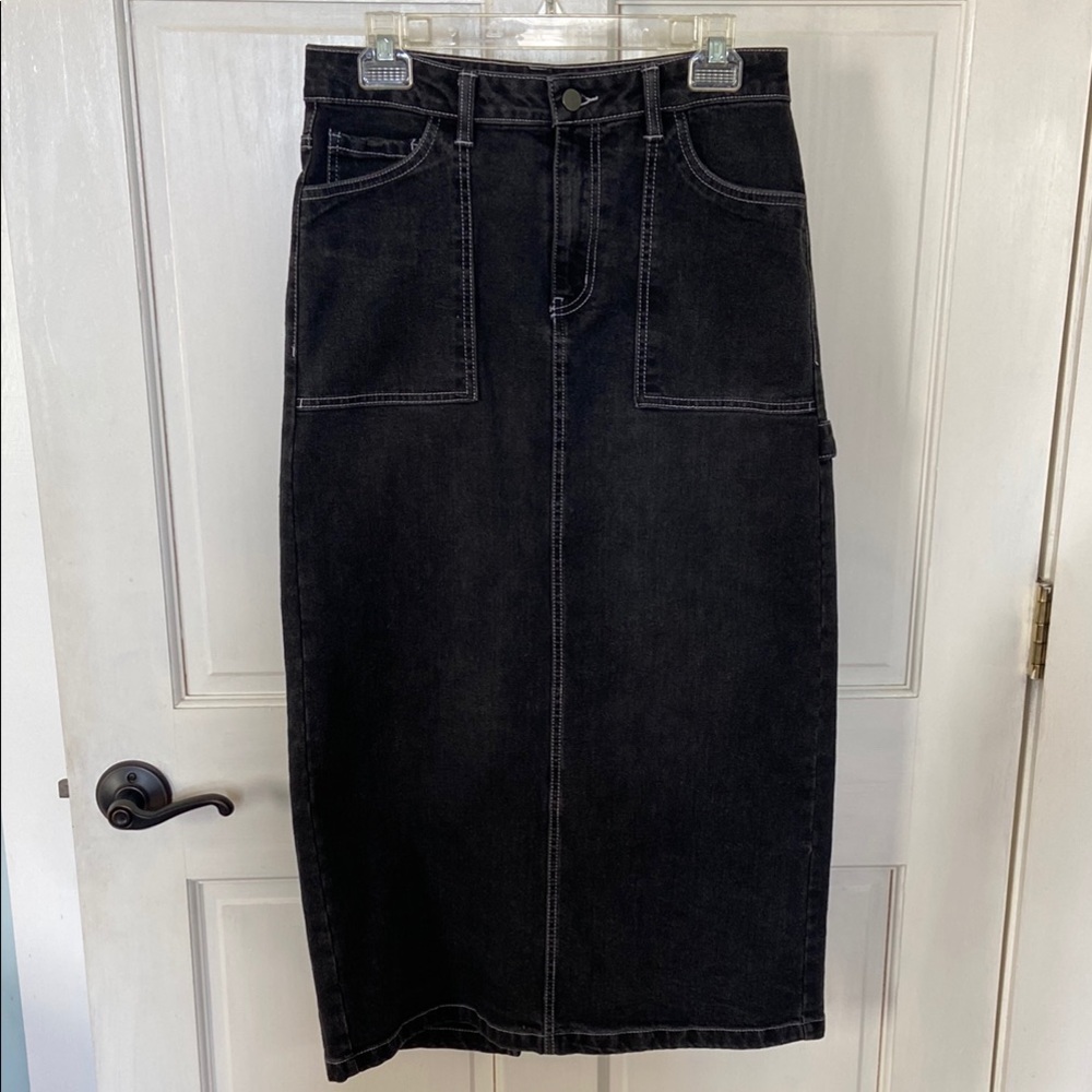 Chic Black Denim Maxi Skirt with Pockets Size 9